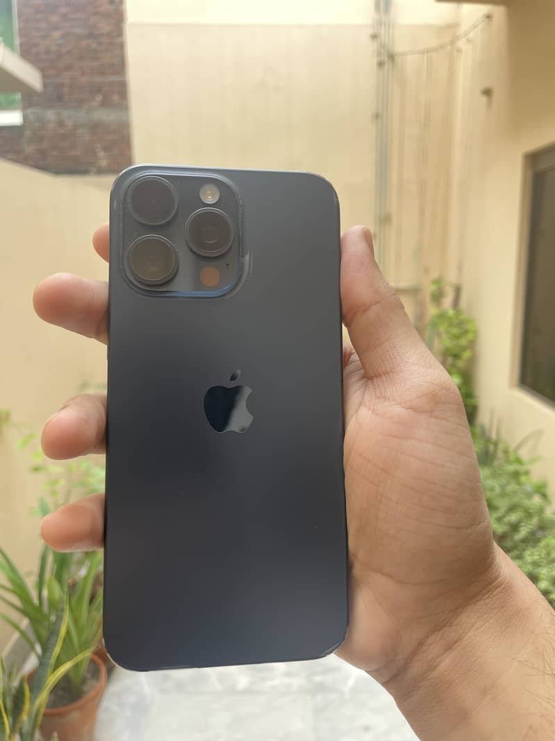 Apple iPhone 15 Pro Max 4