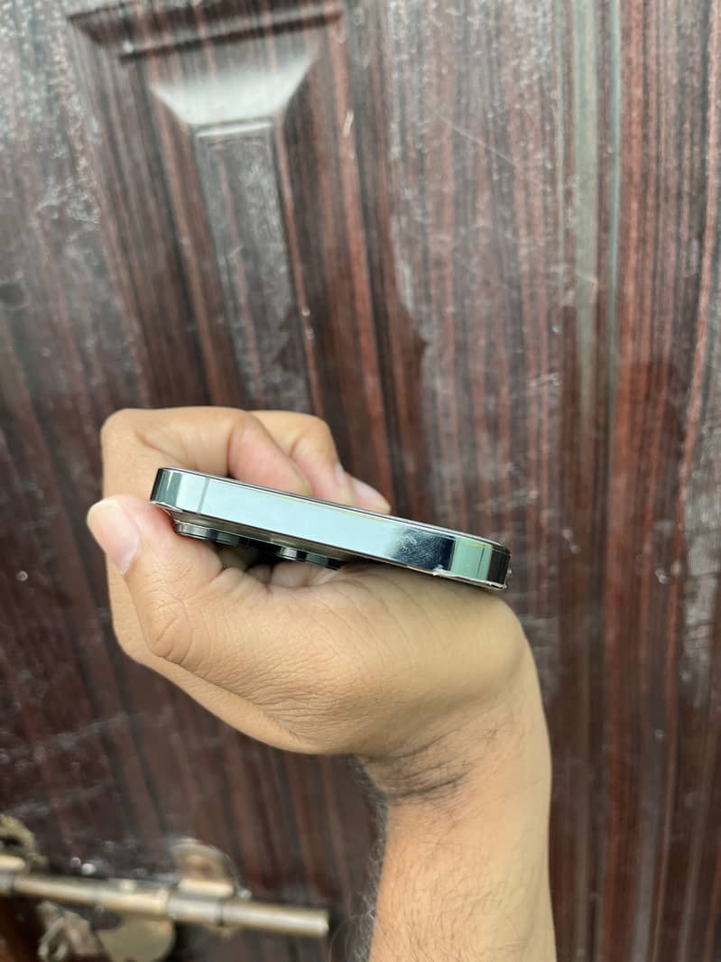 Apple iPhone 13 Pro 1