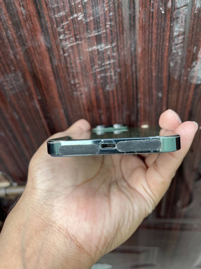 Apple iPhone 13 Pro 2