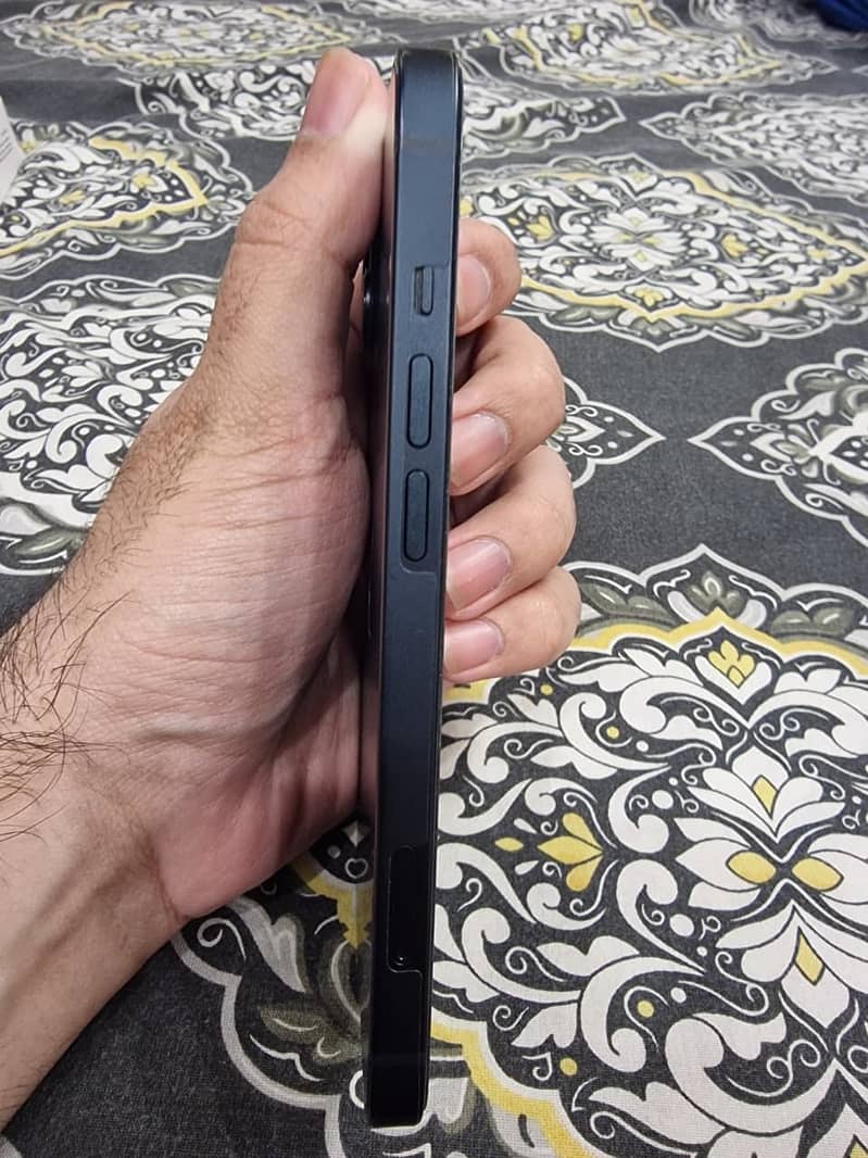 Apple iPhone 13 4