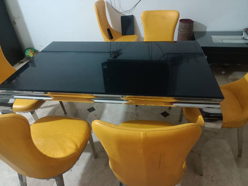 black dining 1