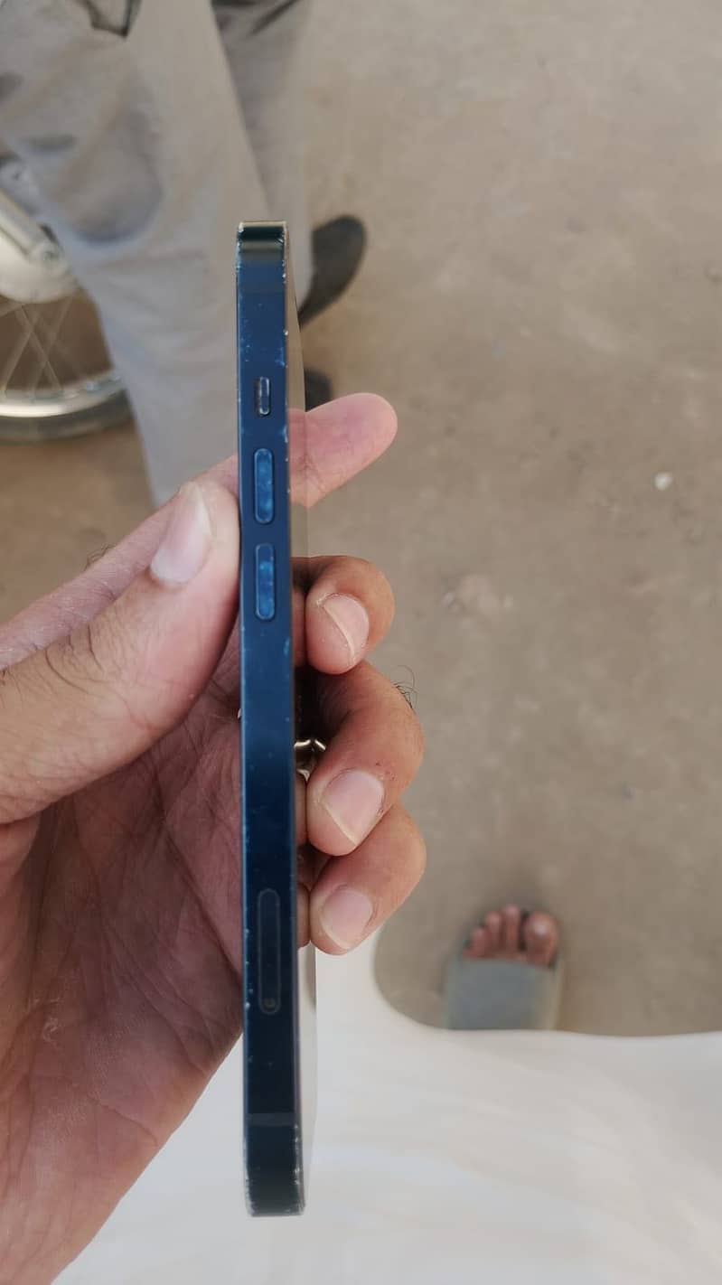Apple iPhone 13 4