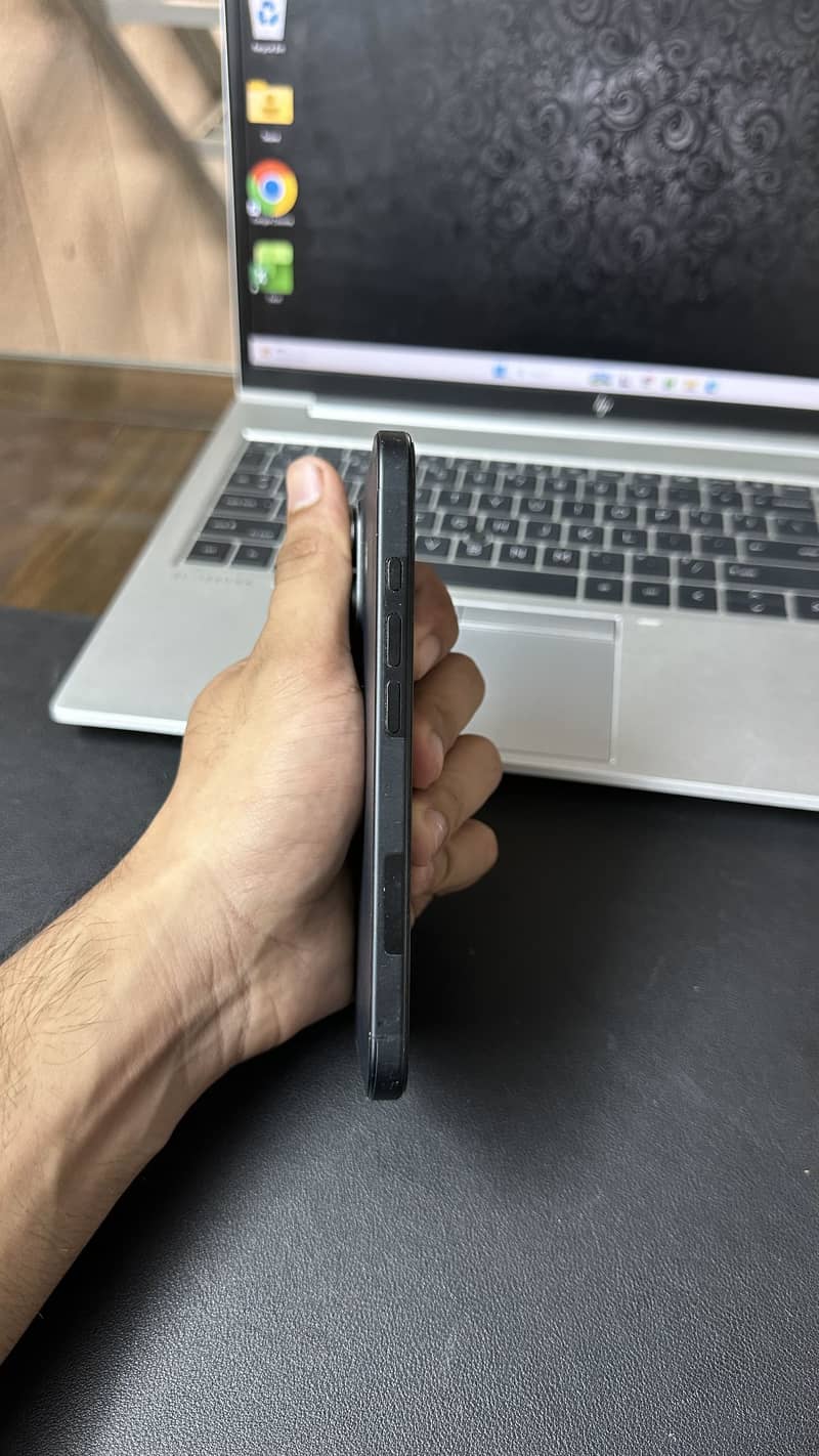 Apple iPhone 16 3