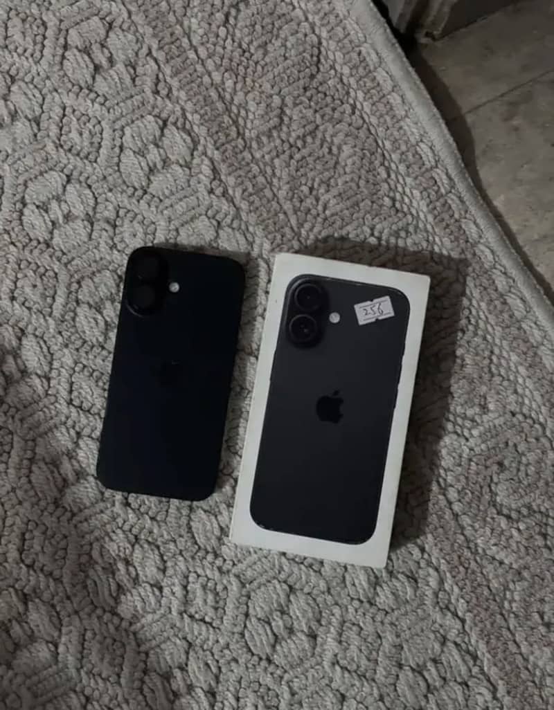 Apple iPhone 16 6