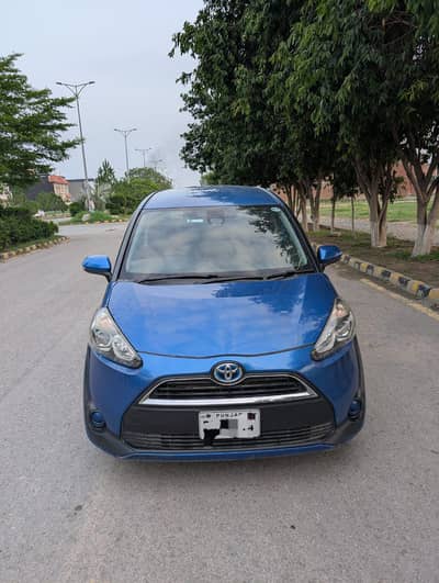 Toyota Sienta 2016/23 hybrid excellent condition