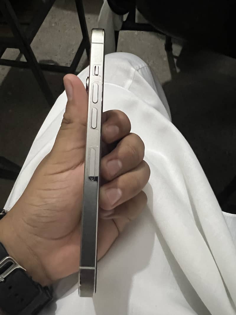 Apple iPhone 13 Pro 4