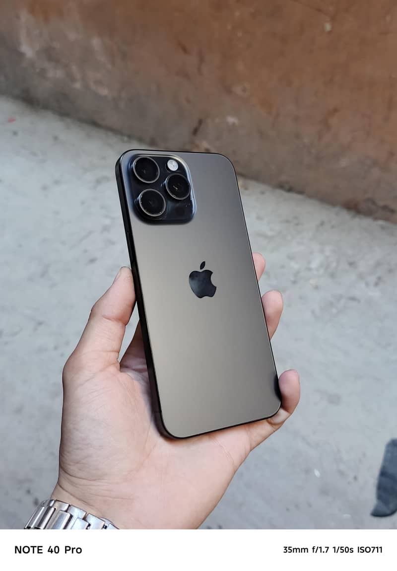 Apple iPhone 15 Pro Max 0