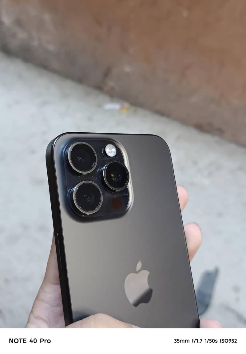 Apple iPhone 15 Pro Max 1