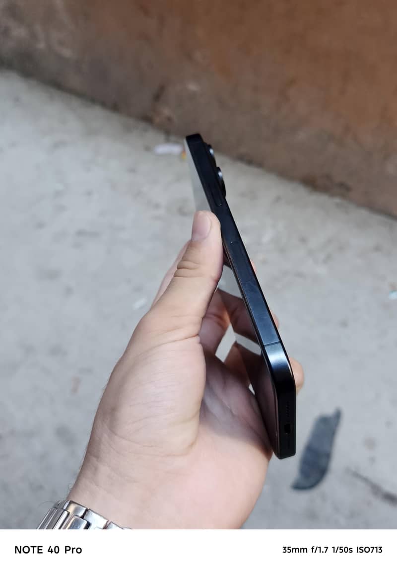 Apple iPhone 15 Pro Max 2