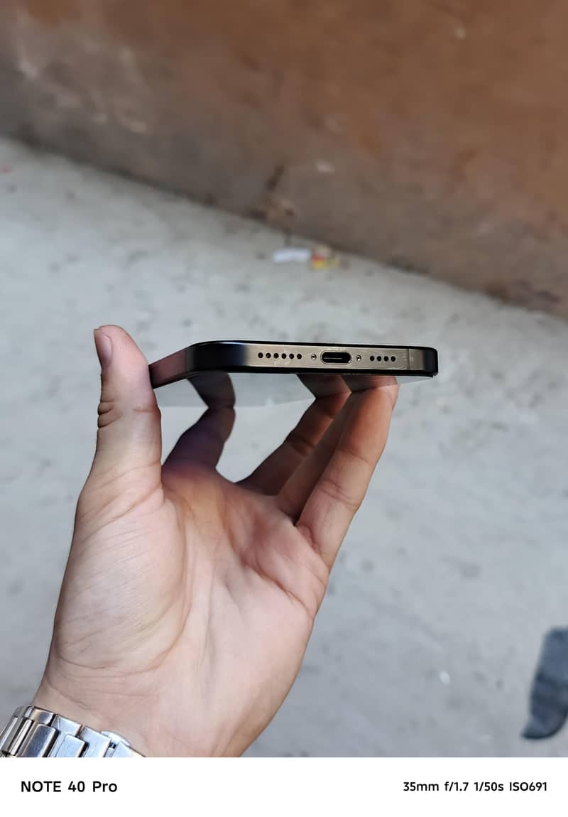 Apple iPhone 15 Pro Max 3