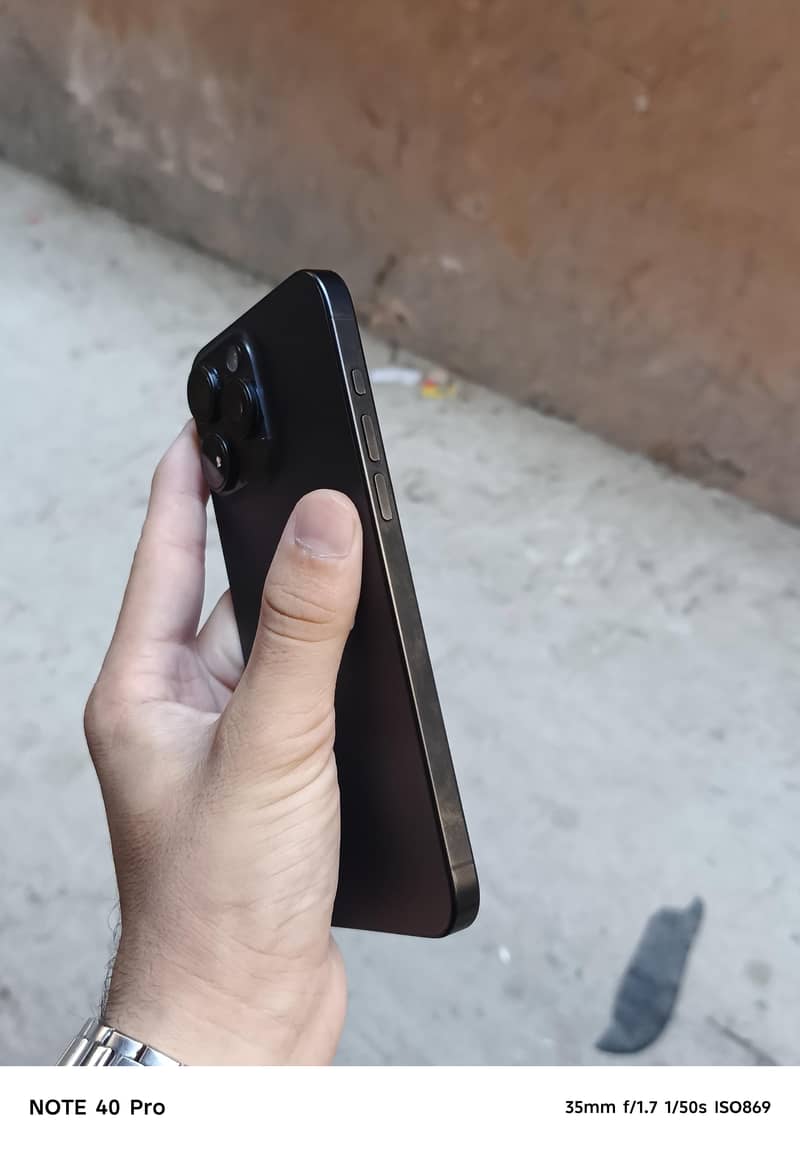 Apple iPhone 15 Pro Max 4