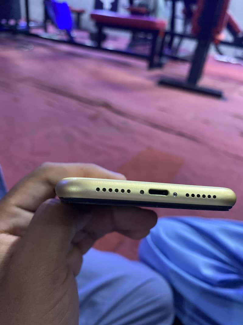 Apple iPhone 11 3