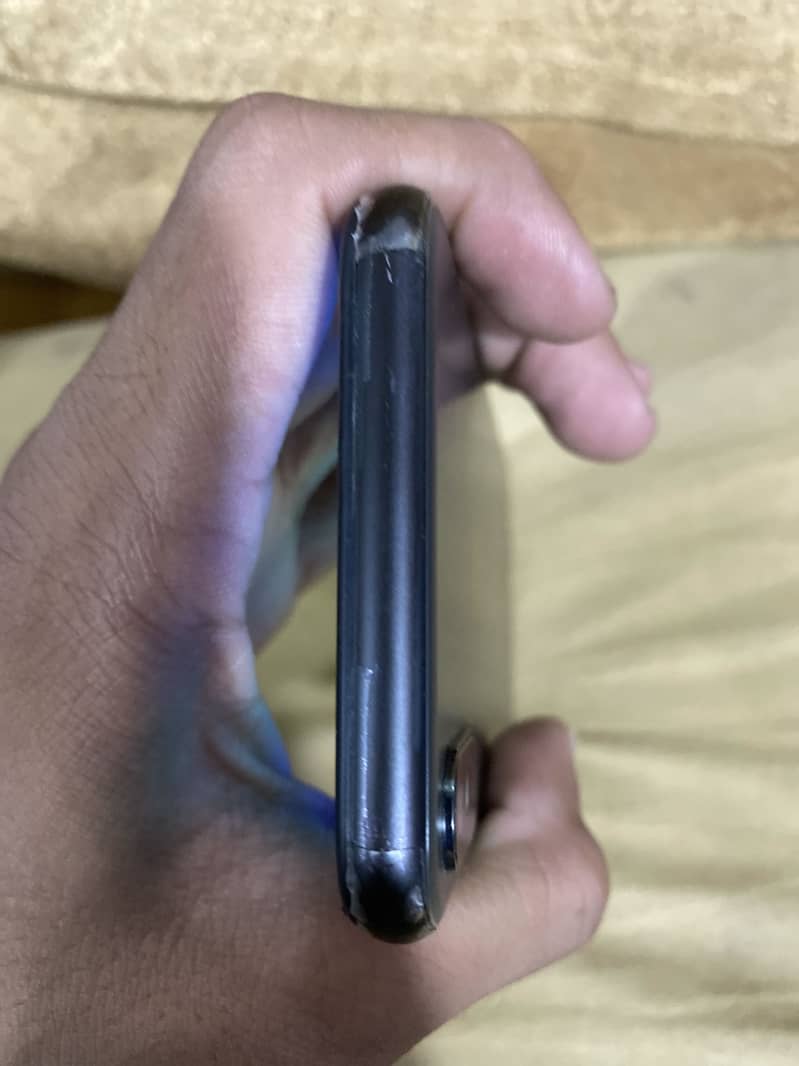 Apple iPhone X 4