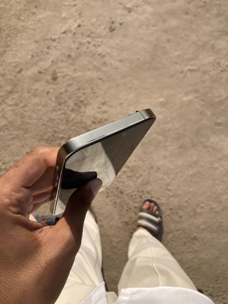 Apple iPhone 14 Pro Max 4