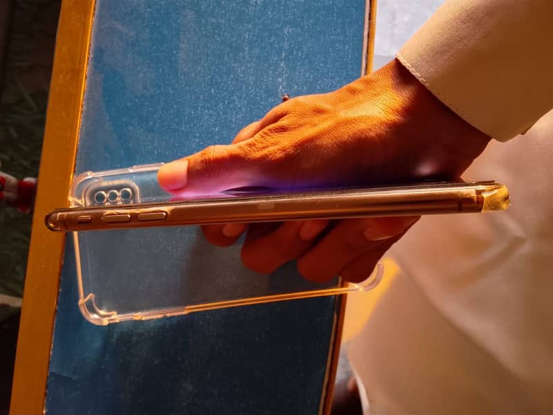 Apple iPhone XS Max 3
