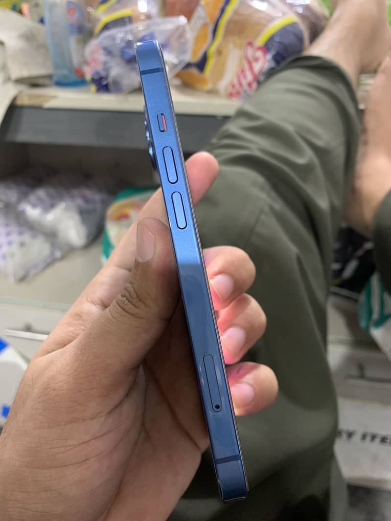 Apple iPhone 13 4
