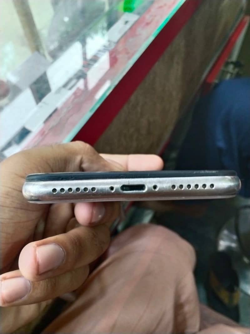 Apple iPhone X 3