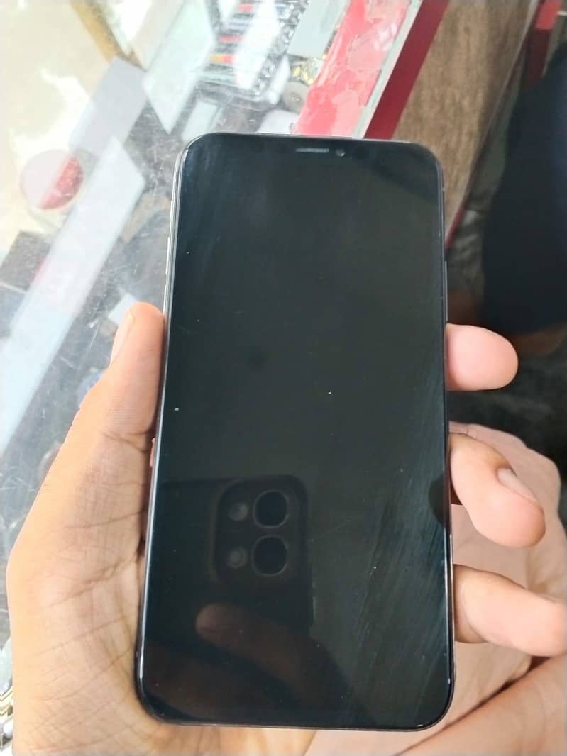 Apple iPhone X 4