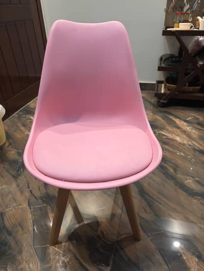Used Home Furniture for Sale – Dining Table, Sofas, Bed Set & More