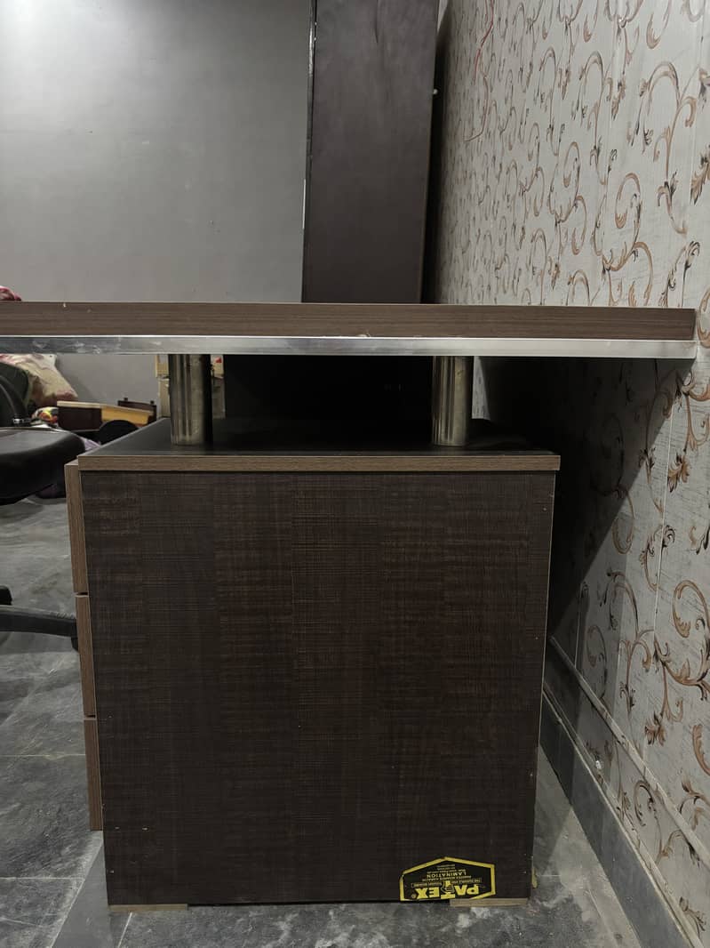 Computer tables for office work 2