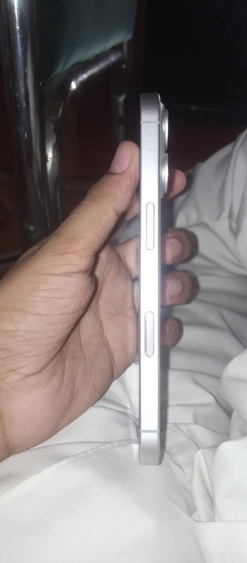 iphone 16 white 1