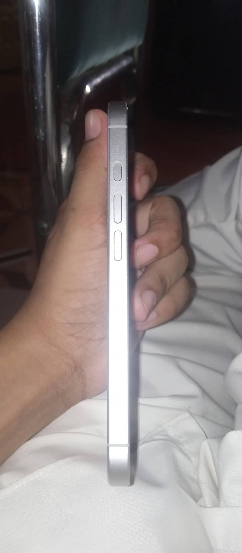 iphone 16 white 3