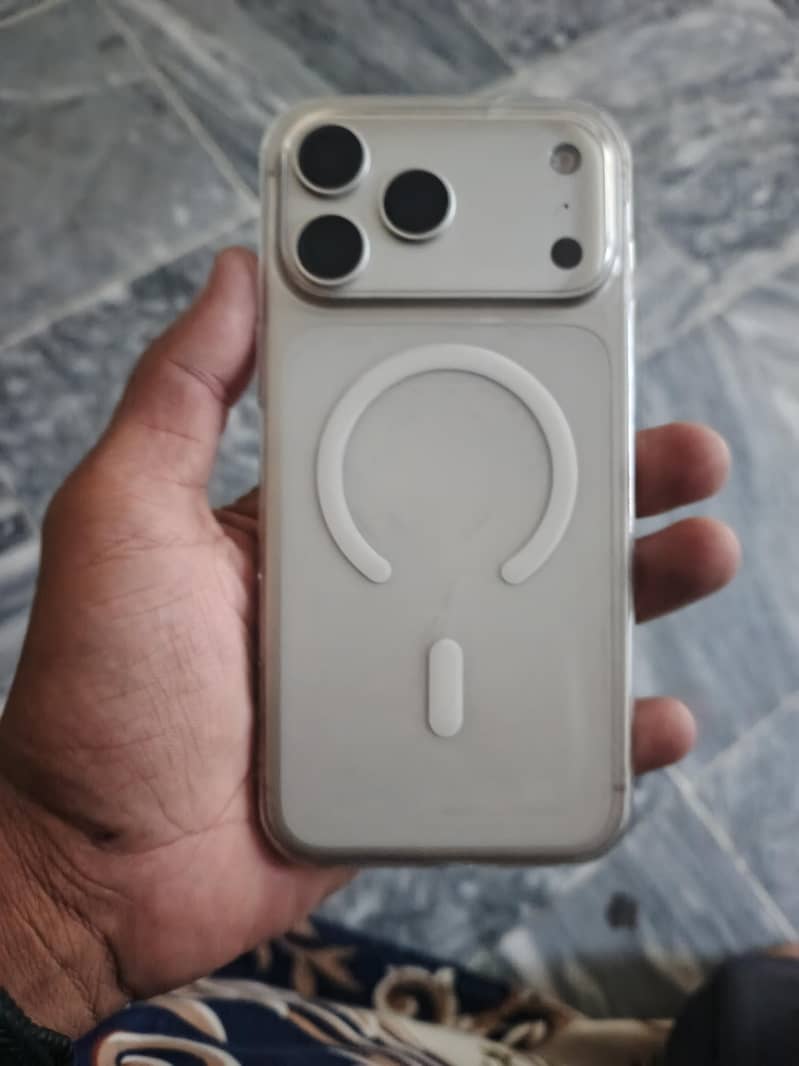 Apple iPhone 17 Pro Max 4