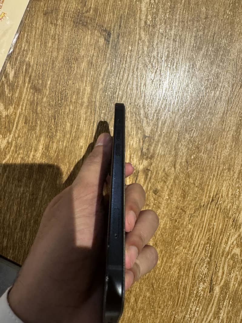 Apple iPhone 15 4