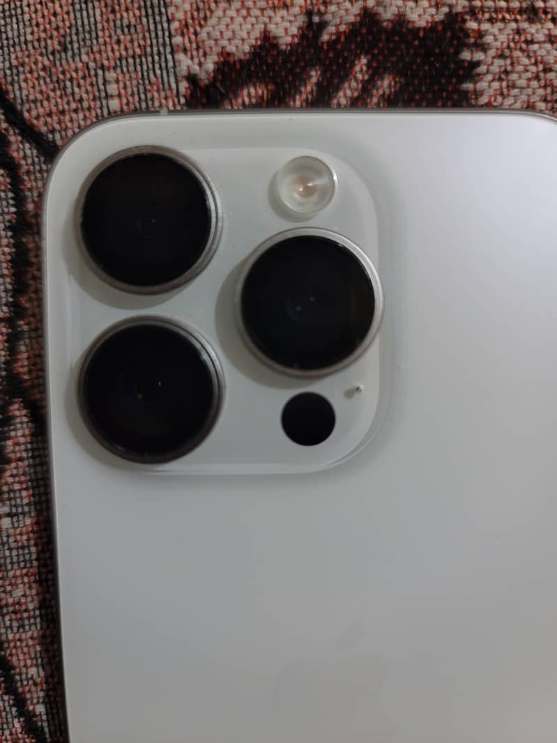 Apple iPhone 15 Pro 2