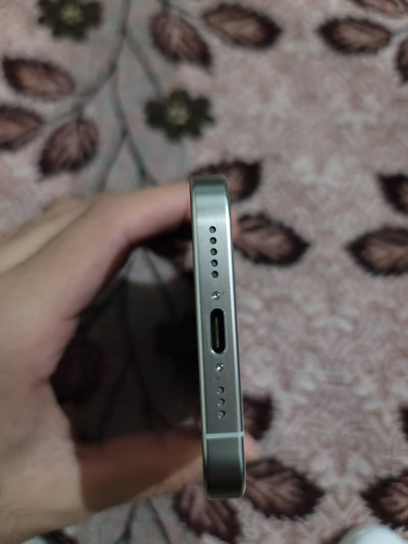 Apple iPhone 15 Pro 6