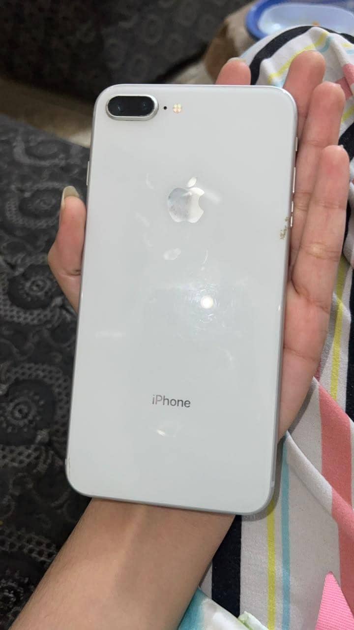 Apple iPhone 8 Plus 3