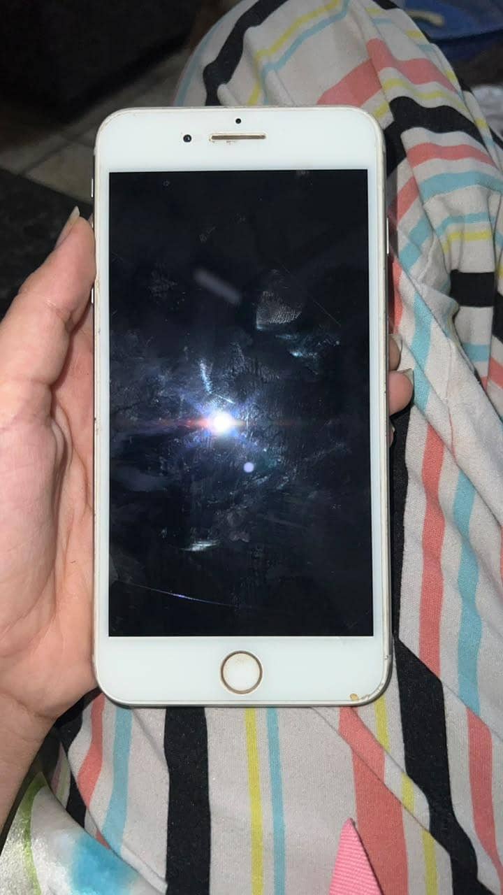 Apple iPhone 8 Plus 4