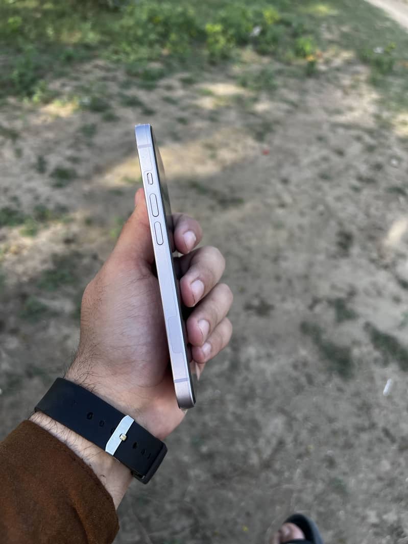 Apple iPhone 14 5