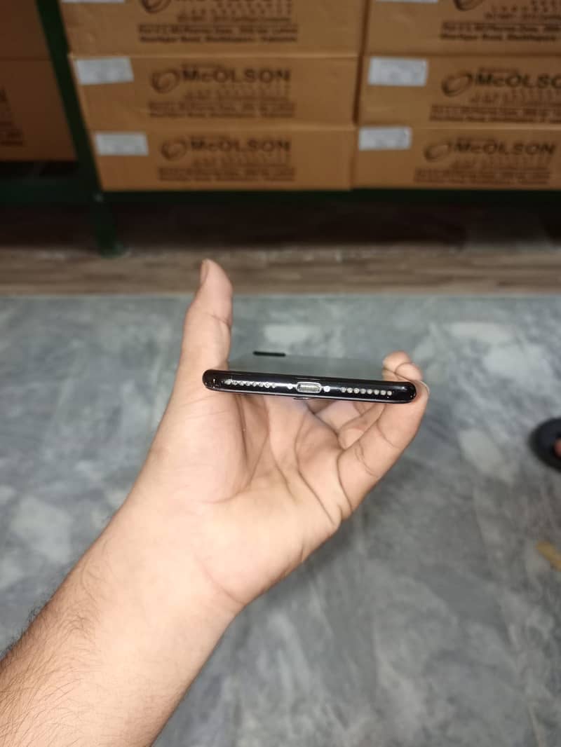 Apple iPhone 7 Plus 0