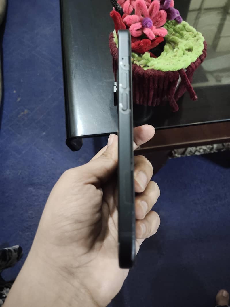 Apple iPhone 15 4