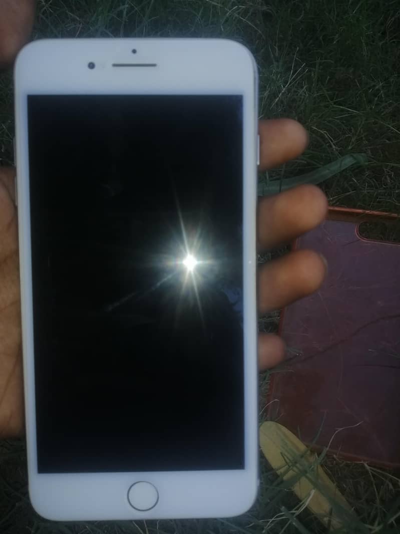 Apple iPhone 8 Plus 1