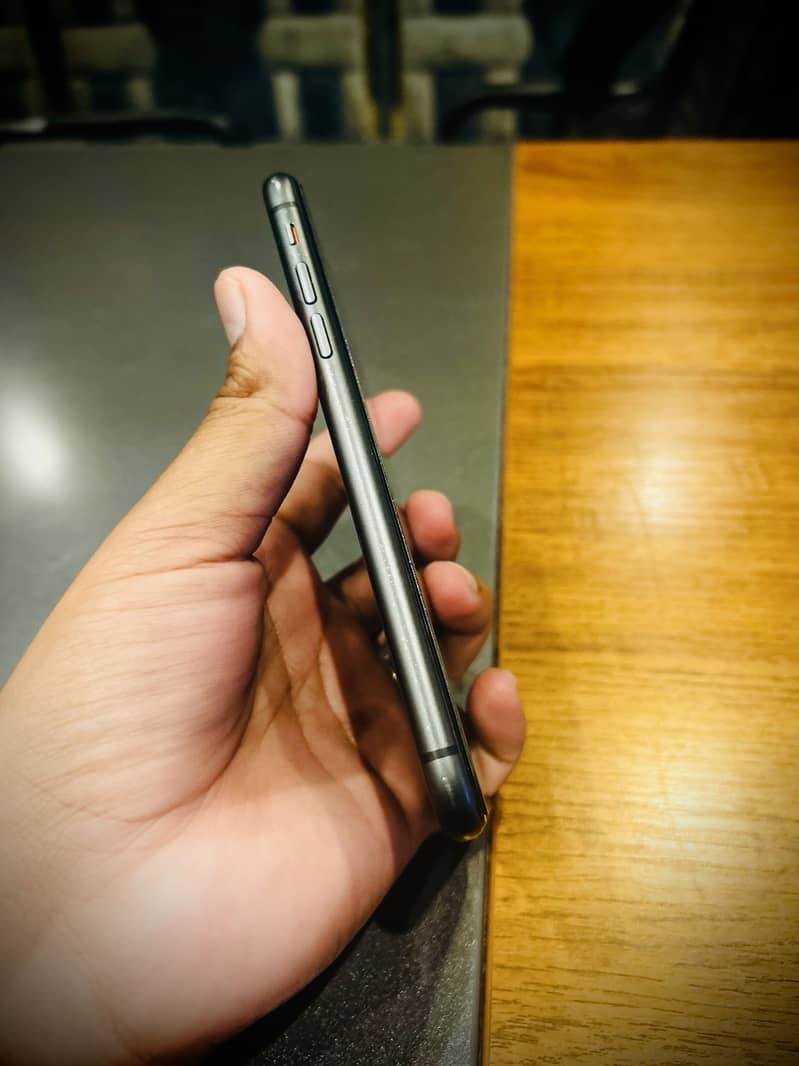 Apple iPhone 11 3