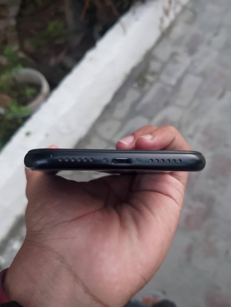 Apple iPhone XR 4