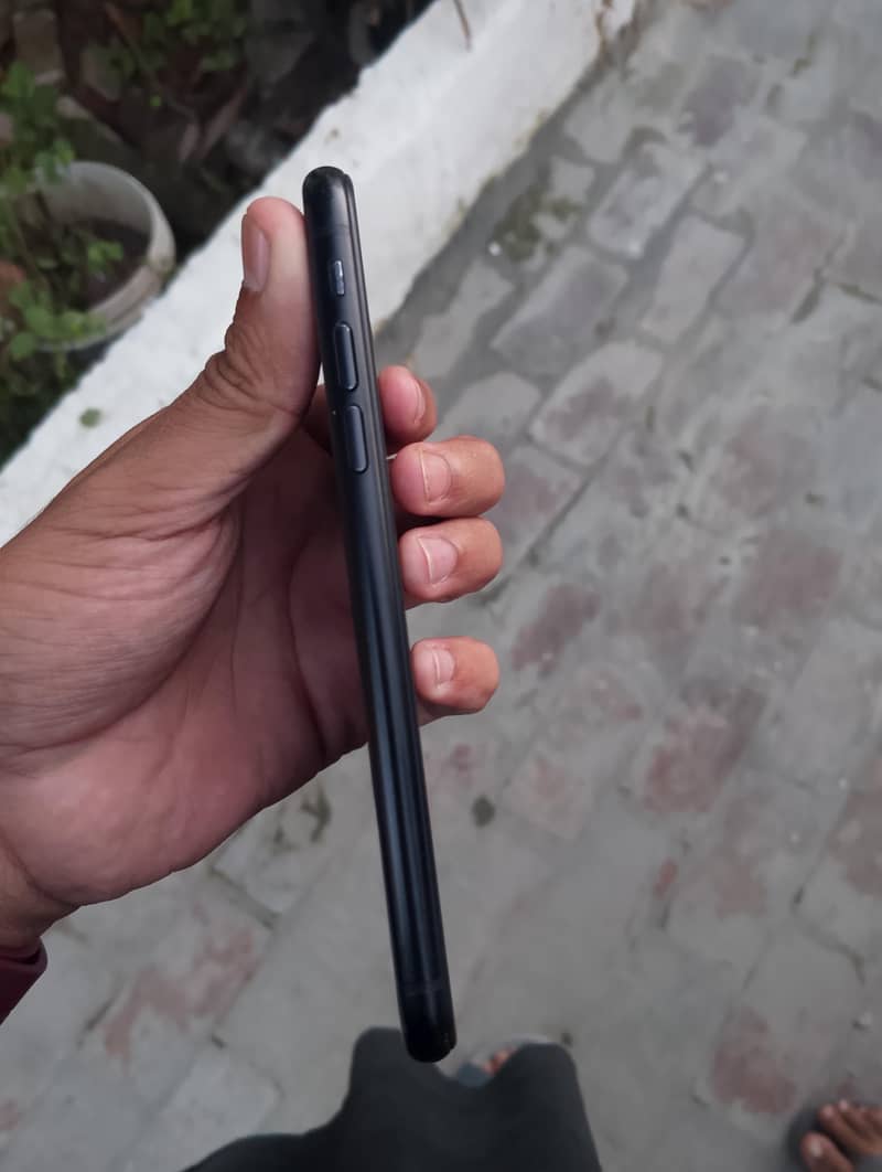 Apple iPhone XR 5