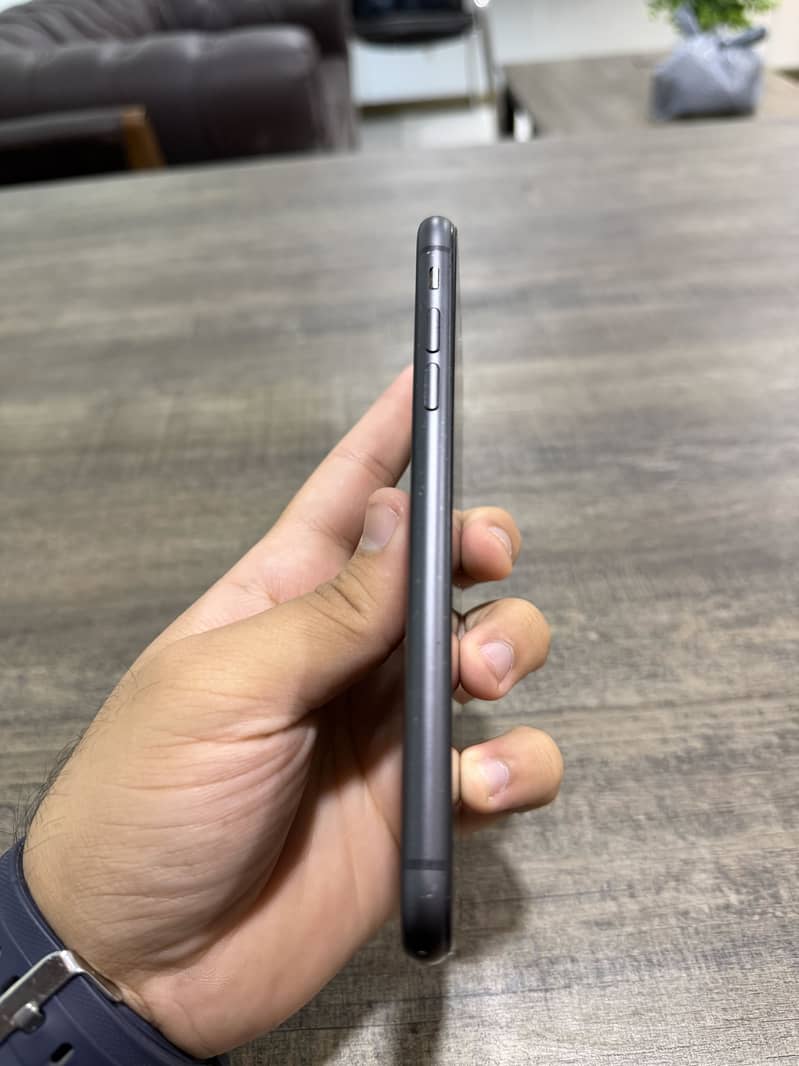Apple iPhone 11 3