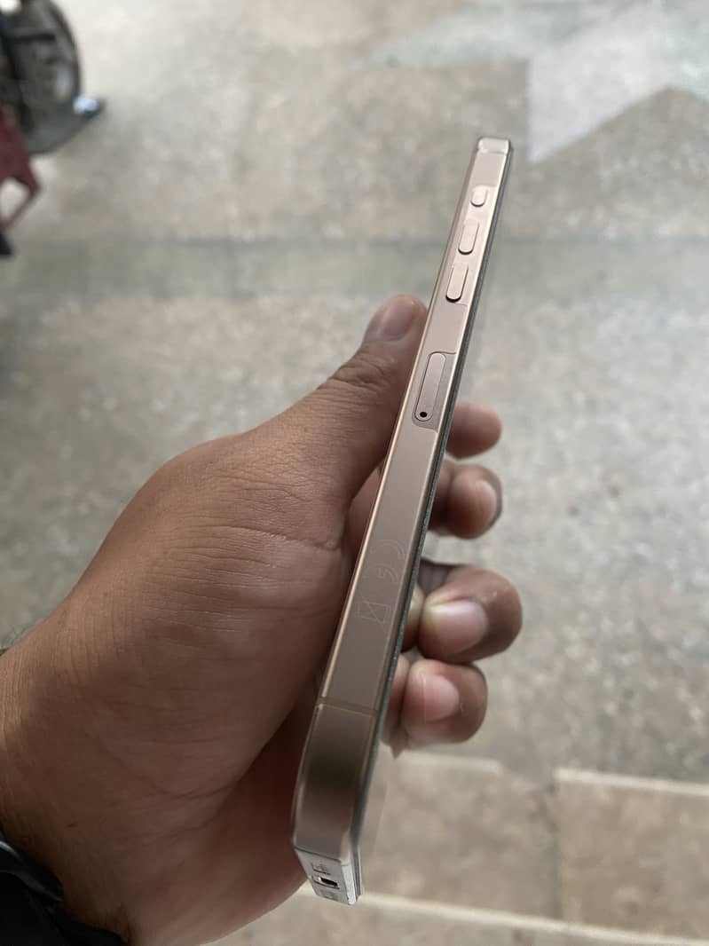 Apple iPhone 16 Pro Max 2