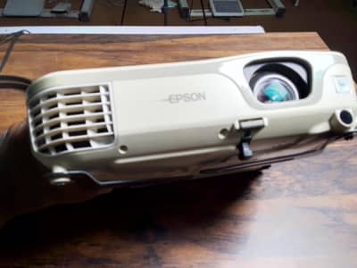 Epson EB-X11 Original LCD Projector for Urgent Sell