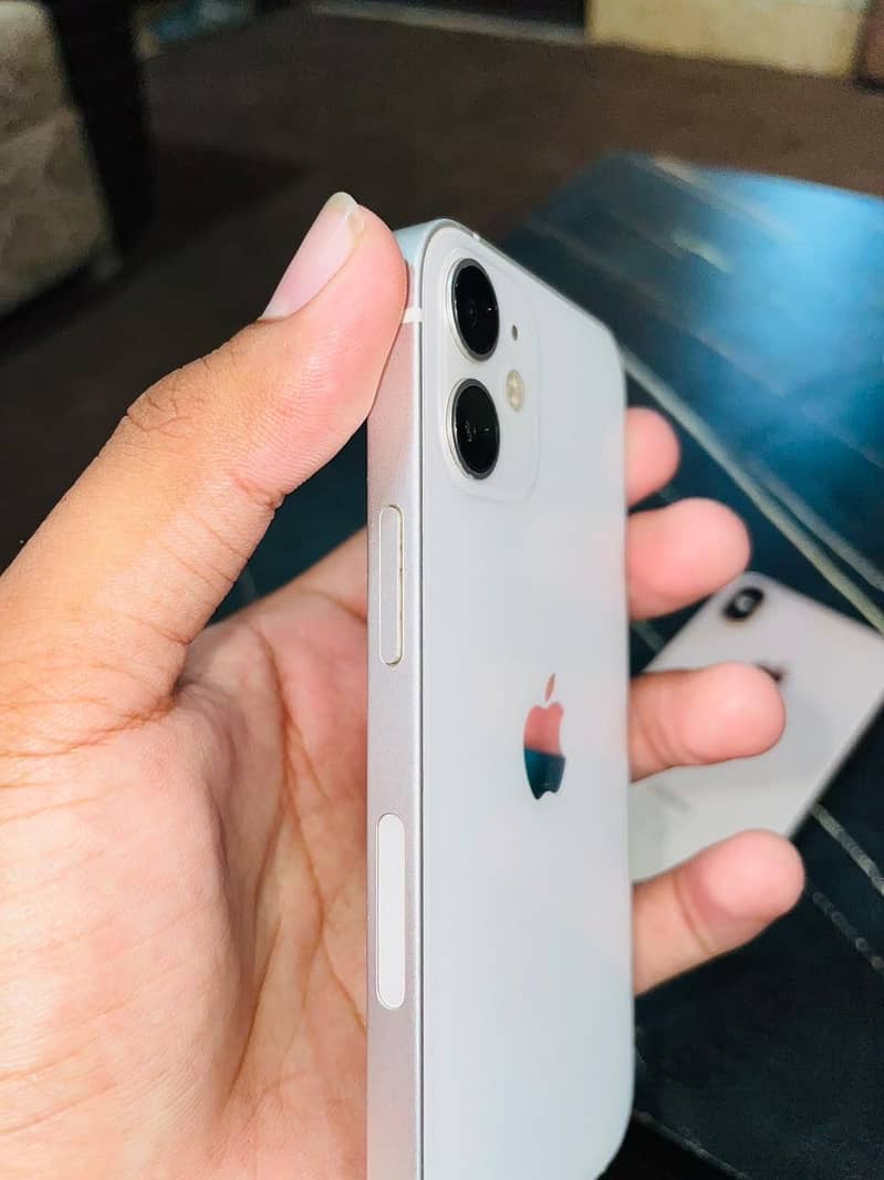 Apple iPhone 12 mini 10