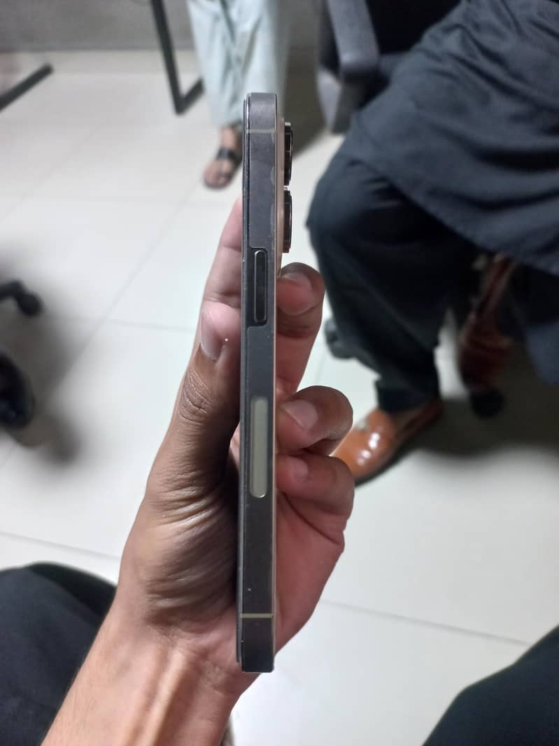 Apple iPhone 14 Pro 2