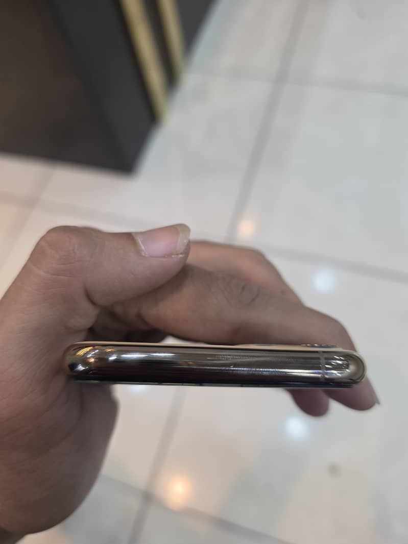 Apple iPhone 11 Pro 2