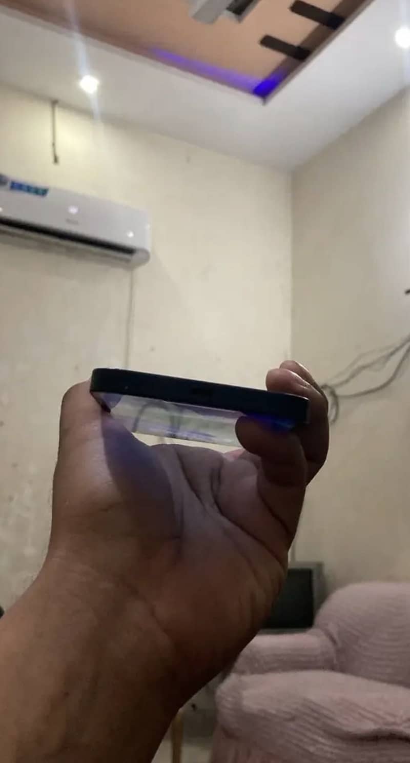 Apple iPhone 13 4