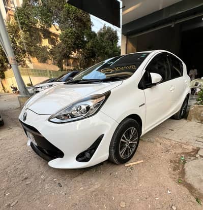 Toyota AQUA s