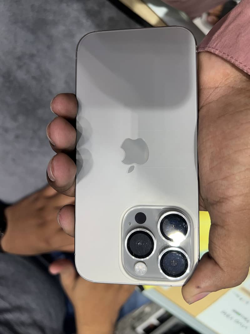 Apple iPhone 15 Pro 3