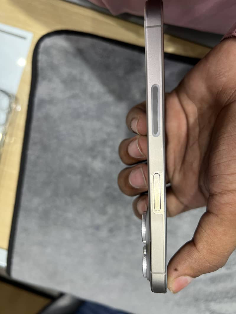 Apple iPhone 15 Pro 4