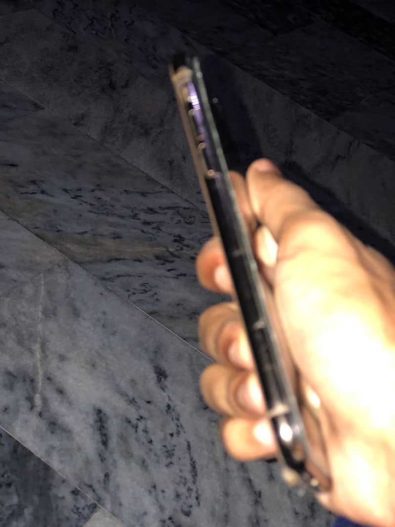 Apple iPhone XS 3